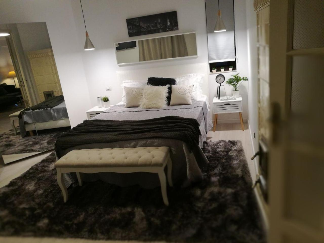 Metropole Apartments Invilla Old City Bukarest Exterior foto